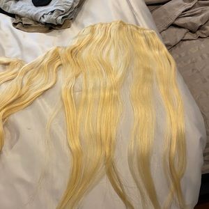 7 pieces blonde hair extensions clip in